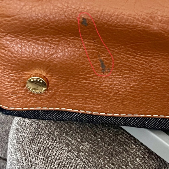 EUC Michael Kors Denim and leather shoulder bag!
Size- 14x11x6 - Picture 8 of 11